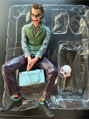 Joker chair action figure comics new